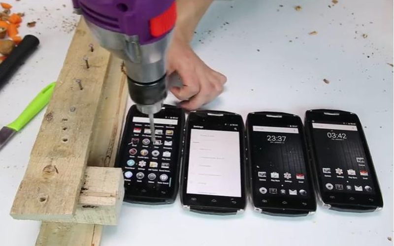 Un smartphone irrompible o casi. ¿Quieres verlo resistir?
