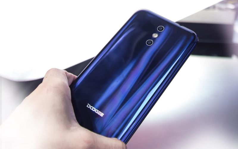 Unboxing del BL5000: bello teléfono con potentes características